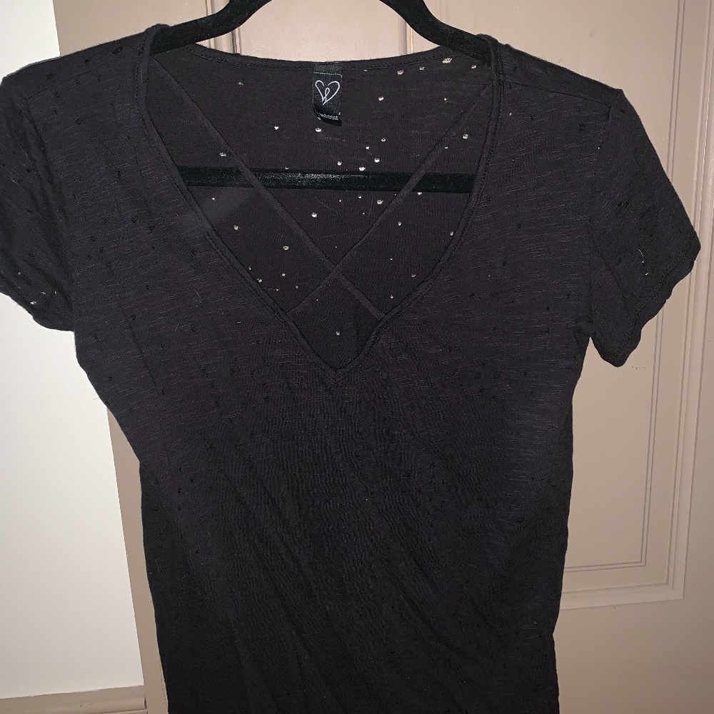 WINDSOR DISTRESSED TEE
